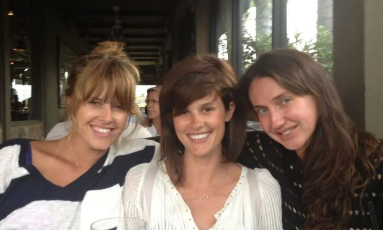 Kacy Byxbee (middle) with her friends. 